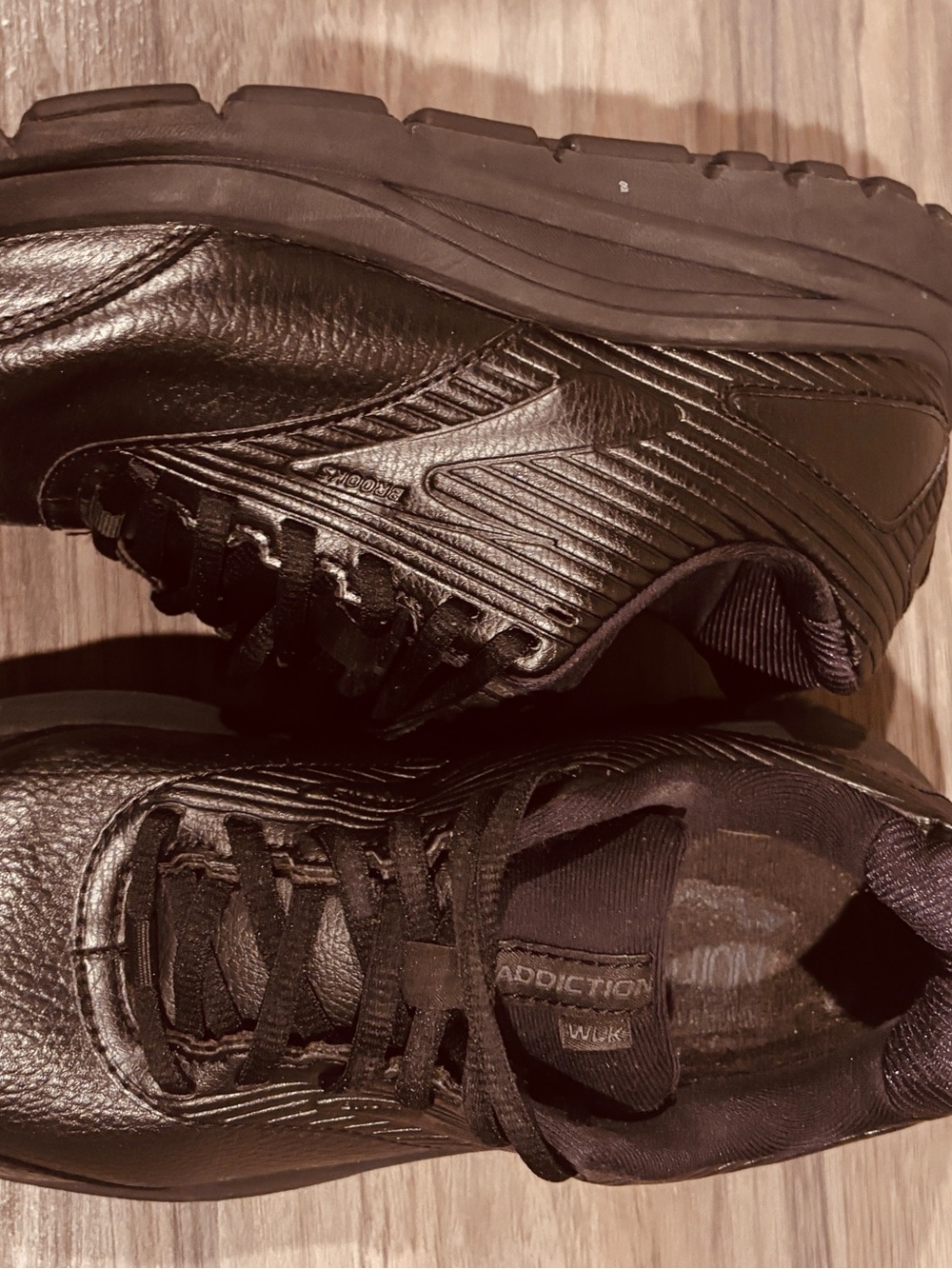 Brooks Addiction Walker 2 Black Lace-Up Sneakers Comfy Athletic Leather 6.5